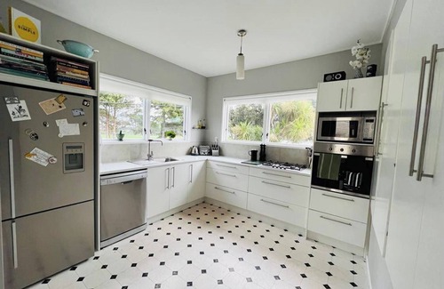 Wellington Casa | Cute, character bungalow only 10 Mins from CBD with outdoor bath