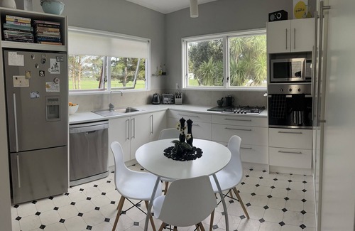Wellington Casa | Cute, character bungalow only 10 Mins from CBD with outdoor bath