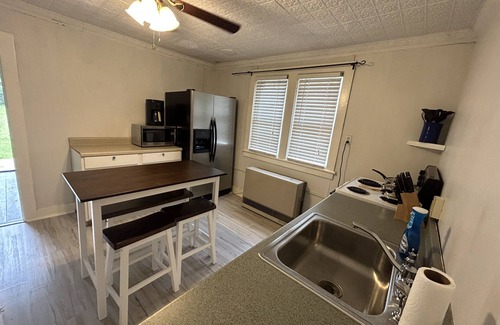 Clayton Apartamento | Cute Clayton Village Apartment. Dog friendly. With Boat Parking.