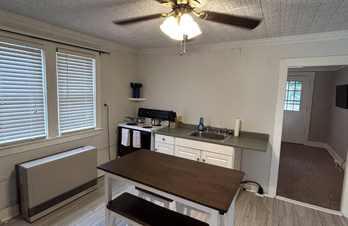 Clayton Apartamento | Cute Clayton Village Apartment. Dog friendly. With Boat Parking.