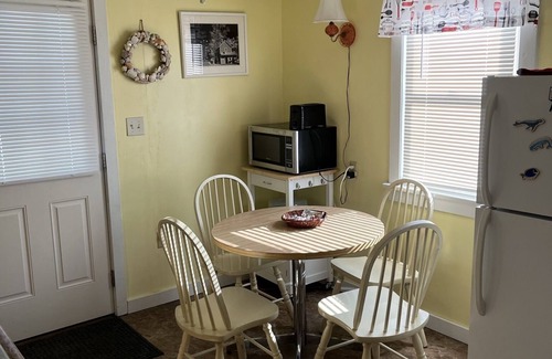 Geneva-on-the-Lake Cabaña | Cute, clean, cozy and pet friendly cottage that is 10 minute walk to the strip.