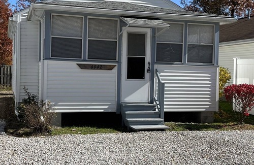 Geneva-on-the-Lake Cabaña | Cute, clean, cozy and pet friendly cottage that is 10 minute walk to the strip.