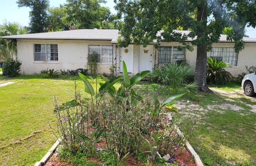 Drummond And Ware Casa | Cute & Clean in Very Cool St. Andrews by the Bay