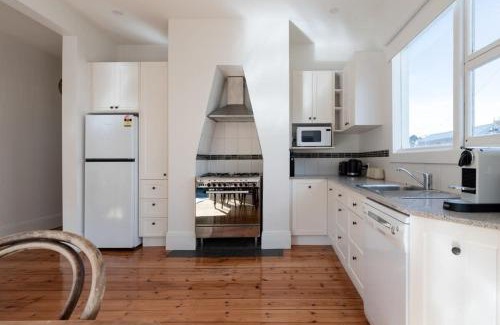Launceston CBD Casa | Cute & Comfortable Cottage: Near City with Parking