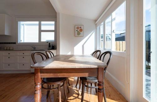 Launceston CBD Casa | Cute & Comfortable Cottage: Near City with Parking