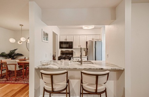 Barton Hills Condominio | Cute condo close to everything!