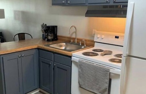 Huddleston Apartamento | Cute condo with pool