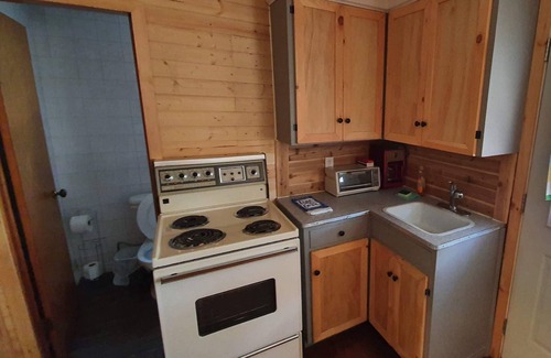 Wasaga Beach Cabaña | Cute Cottage, 2 min Walk to Beach, BCC #2
