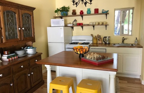 Somis Cabaña | Cute Cottage in Organic Lemon/Avocado Orchard - Southern California Farm Stay