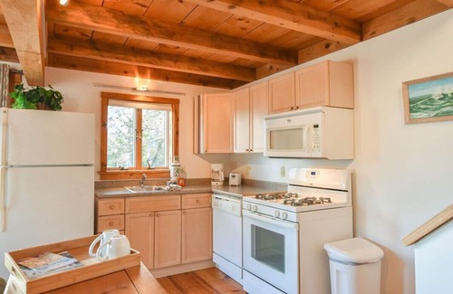 Orleans Casa | Cute Cottage Living by the Sea!