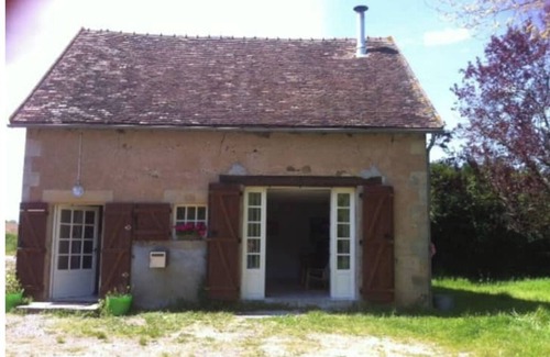 Saint-Bonnet-Troncais Casa | Cute cottage near a forest and ponds
