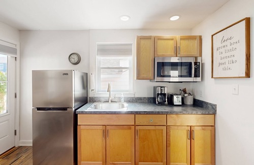 Ocean City Cabaña | Cute cottage near the boardwalk & bay with patio, outdoor shower, & kitchenette