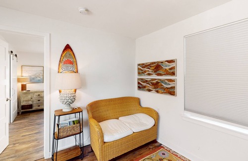 Ocean City Cabaña | Cute cottage near the boardwalk & bay with patio, outdoor shower, & kitchenette