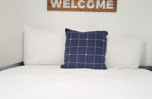 Big Rock Cabina | Cute Cozy Cabin in Hidden Haven Campground