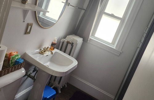 Minneapolis Apartamento | Cute, cozy, colorful, small duplex unit