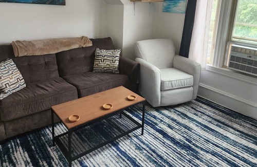 Minneapolis Apartamento | Cute, cozy, colorful, small duplex unit