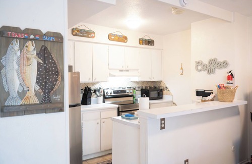 Bay Area Condominio | Cute! Cozy Corpus Christi Condo with All the Essentials. Minutes From Everything