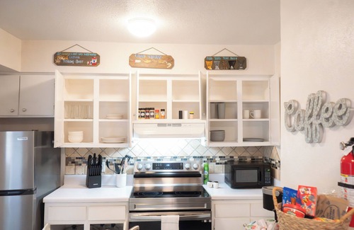 Bay Area Condominio | Cute! Cozy Corpus Christi Condo with All the Essentials. Minutes From Everything