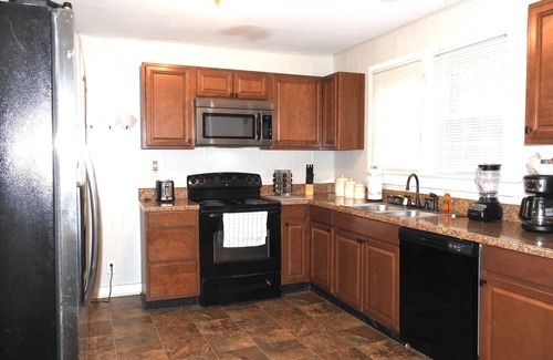 Clarksville Casa | Cute & Cozy Cottage near Downtown APSU!