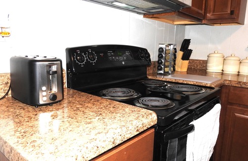 Clarksville Casa | Cute & Cozy Cottage near Downtown APSU!