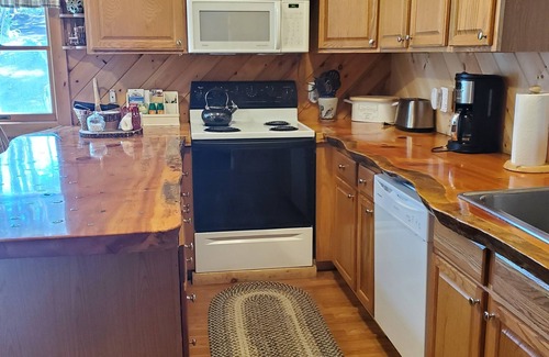 Groton Cabaña | Cute, cozy cottage near lakes, rock climbing, restaurants, trails and fishing.