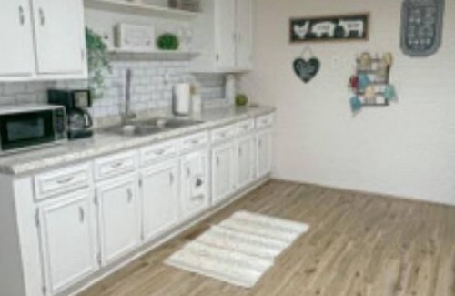 Easley Casa | Cute cozy farmhouse