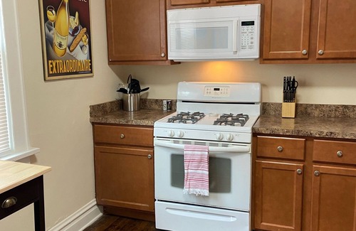 Waukegan Apartamento | Cute & Cozy for Family Gatherings
