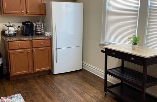 Waukegan Apartamento | Cute & Cozy for Family Gatherings