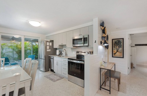Anna Maria Condominio | Cute & cozy getaway at north end of Anna Maria Island. 5-min walk to the beach!