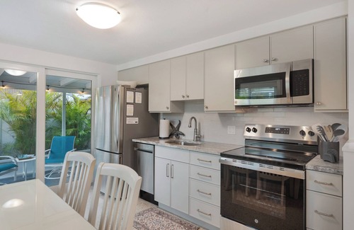 Anna Maria Condominio | Cute & cozy getaway at north end of Anna Maria Island. 5-min walk to the beach!