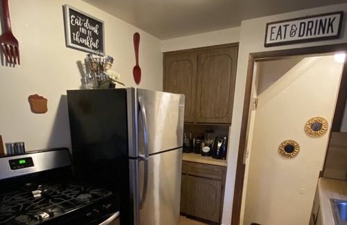 Ecorse Casa | Cute cozy home close to metro airport, freeways and downtown Detroit