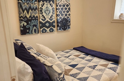 Collingwood Casa | Cute Cozy Hudson Bay style house 2 bedroom in ski country