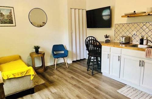 Jacksonville Apartamento | Cute, cozy place! Very peaceful & Safe!