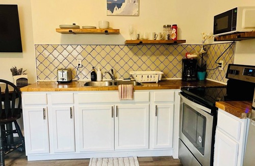 Jacksonville Apartamento | Cute, cozy place! Very peaceful & Safe!