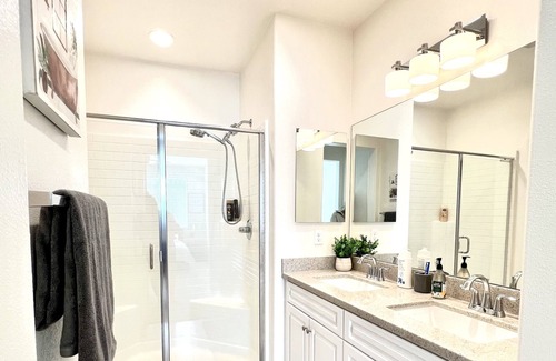 Ontario Casa | Cute & cozy townhome