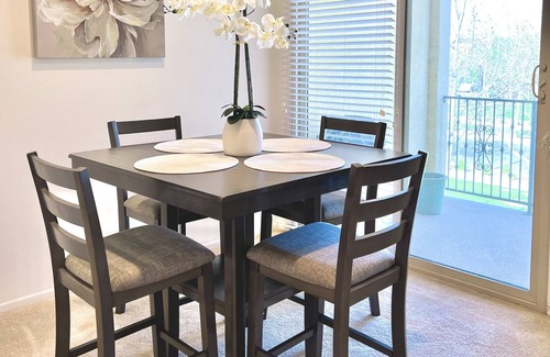 Ontario Casa | Cute & cozy townhome