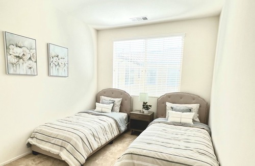 Ontario Casa | Cute & cozy townhome