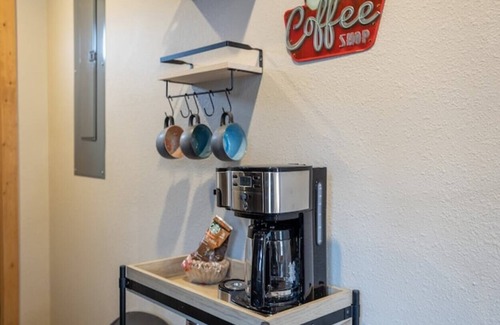 Custer Cabaña | Cute Custer Cottage - Walk to restaurants and shopping