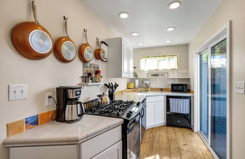 St. Helena Casa | Cute Downtown Saint Helena Wine Country Cottage!