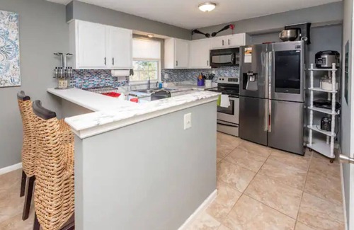 Charlotte Casa | Cute Duplex! Suite "B" Close to Everything