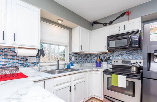 Charlotte Casa | Cute Duplex! Suite "B" Close to Everything
