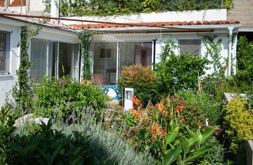 Torre Gironella Cabaña | Cute garden facing cottage in central girona. Ideal for bicyclists or couples