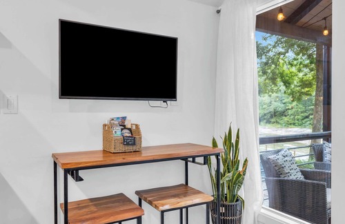 Greenville Cabina | Cute Getaway on River - 6 Minutes to Greenville