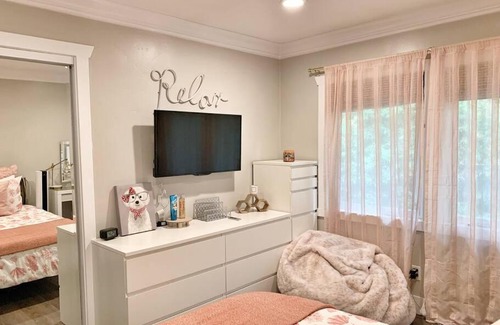Huntington Beach Casa | CUTE HOME 7 BLOCKS TO BEACH . XBOX . BIKES . PETS