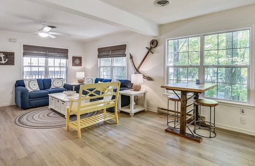 Clearwater Casa | Cute home in Clearwater. Community pool/tennis. 38777