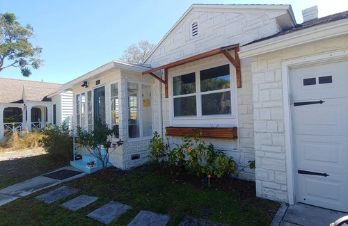Kenwood Cabaña | Cute Home in the Heart of Historic Kenwood