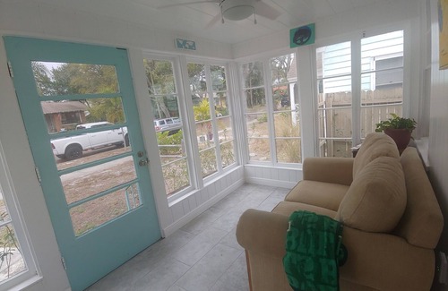 Kenwood Cabaña | Cute Home in the Heart of Historic Kenwood