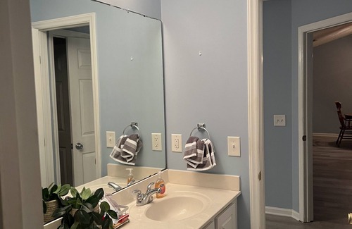 Greenville Casa | Cute home only 3 minutes from ECU Health.