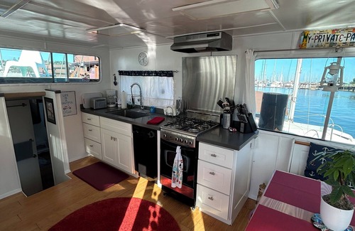 Sausalito Alquiler De Eote | Cute houseboat, amazing location!!! Extremely walkable to restaurants and shops