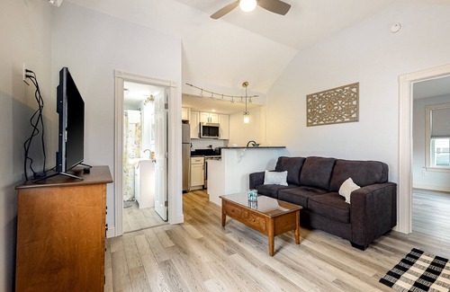 Wells Cabaña | Cute In-Town Cottage 1 Mile from the Beach w/ Porch, WiFi & Shared Pool/Hot Tub